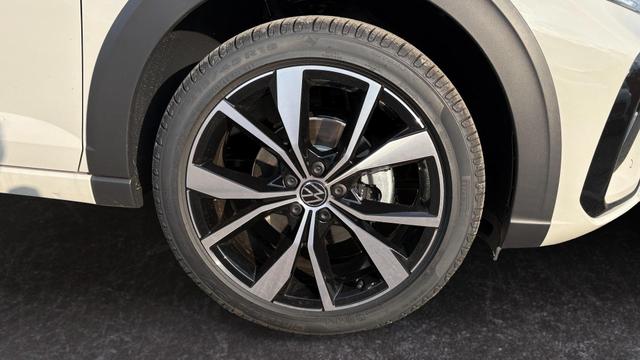 Volkswagen Taigo 1,0 TSI DSG R-Line IQ Matrix ACC 2Zokl PDC Kam 18Z 