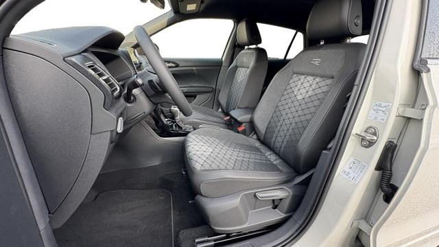 Volkswagen T-Cross 1,0 TSI DSG R-Line IQ Matrix ACC 2Zokl PDC Kam 18Z 
