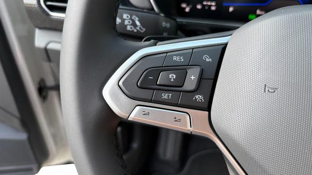 Volkswagen T-Cross 1,0 TSI DSG R-Line IQ Matrix ACC 2Zokl PDC Kam 18Z 