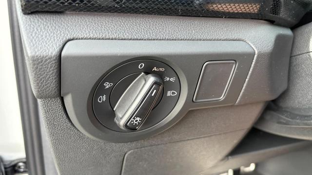 Volkswagen T-Cross 1,0 TSI DSG R-Line IQ Matrix ACC 2Zokl PDC Kam 18Z 