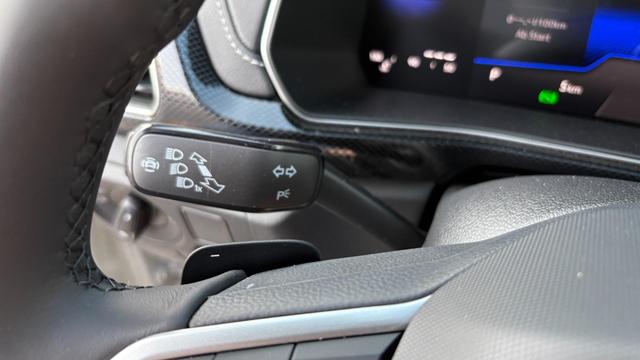 Volkswagen T-Cross 1,0 TSI DSG R-Line IQ Matrix ACC 2Zokl PDC Kam 18Z 