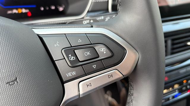 Volkswagen T-Cross 1,0 TSI DSG R-Line IQ Matrix ACC 2Zokl PDC Kam 18Z 