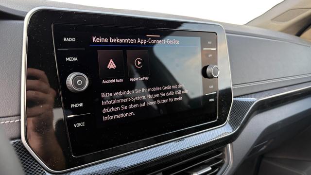 Volkswagen T-Cross 1,0 TSI DSG R-Line IQ Matrix ACC 2Zokl PDC Kam 18Z 