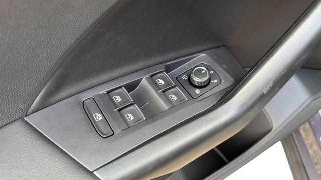 Volkswagen T-Cross 1,0 TSI DSG R-Line IQ Matrix ACC 2Zokl PDC Kam 18Z 
