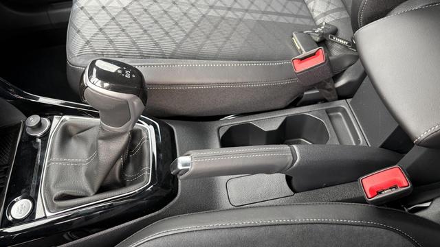 Volkswagen T-Cross 1,0 TSI DSG R-Line IQ Matrix ACC 2Zokl PDC Kam 18Z 