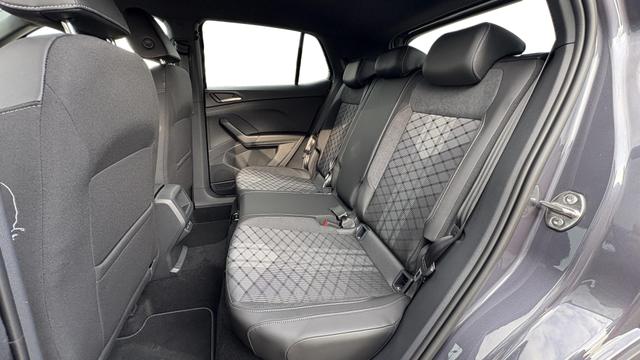 Volkswagen T-Cross 1,0 TSI DSG R-Line IQ Matrix ACC 2Zokl PDC Kam 18Z 
