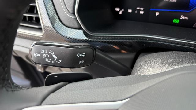 Volkswagen T-Cross 1,0 TSI DSG R-Line IQ Matrix ACC 2Zokl PDC Kam 18Z 