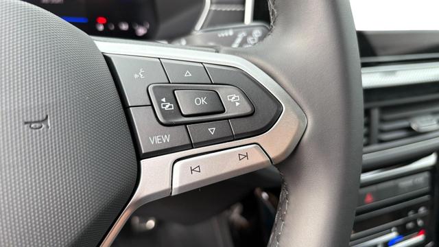 Volkswagen T-Cross 1,0 TSI DSG R-Line IQ Matrix ACC 2Zokl PDC Kam 18Z 