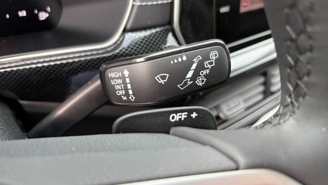 Volkswagen T-Cross 1,0 TSI DSG R-Line IQ Matrix ACC 2Zokl PDC Kam 18Z 