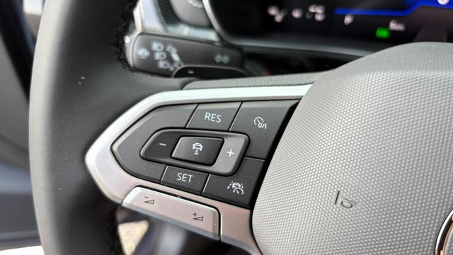 Volkswagen T-Cross 1,0 TSI DSG R-Line IQ Matrix ACC 2Zokl PDC Kam 18Z 