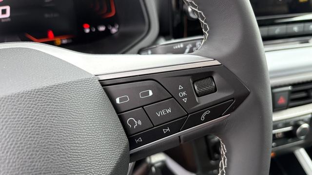 Seat Arona Style 1.0 TSI DSG 2ZKlima NAVI FuLi LED SHZ PDC LMF WiPa 5JG 