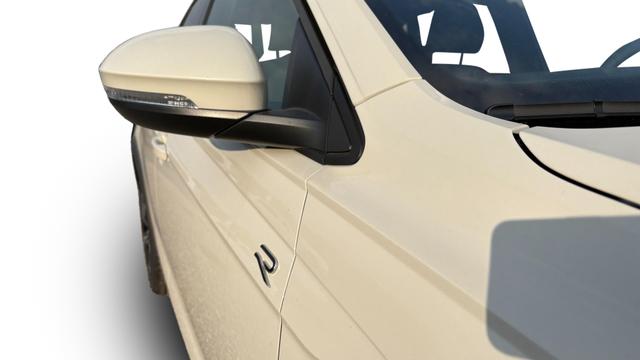 Volkswagen Taigo 1,0 TSI DSG R-Line IQ Matrix ACC 2Zokl PDC Kam 18Z 