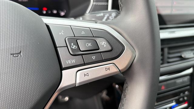 Volkswagen T-Cross 1,5 TSI DSG R-Line IQ Matrix ACC 2Zokl PDC Kam 18Z 