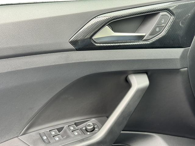 Volkswagen T-Cross 1,5 TSI DSG R-Line IQ Matrix ACC 2Zokl PDC Kam 18Z 