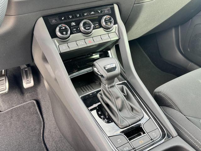 Skoda Karoq 2,0 TDI DSG Sportline 2ZKli AHK ACC SHT PDC Kam 19Zo 5JG 