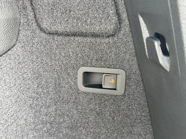 Skoda Karoq 2,0 TDI DSG Sportline 2ZKli AHK ACC SHT PDC Kam 19Zo 5JG 