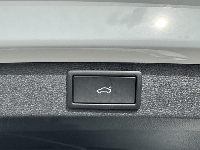 Skoda Karoq 2,0 TDI DSG Sportline 2ZKli AHK ACC SHT PDC Kam 19Zo 5JG 