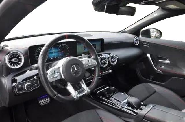 Mercedes-Benz CLA Shooting Brake AMG innen bilder