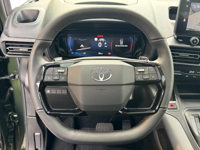 Toyota Proase Citty Lounge VIP Pano lenkrad