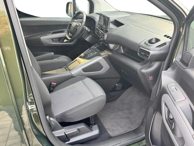 Toyota Proase Citty Lounge VIP Pano Innenraum Bilder