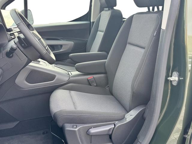 Toyota Proase Citty Lounge VIP Pano Innenraum Bilder