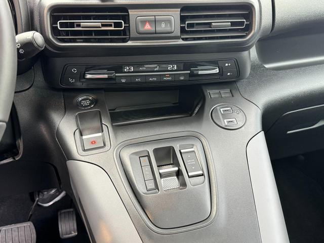 Toyota Proase Citty Lounge VIP Pano Innenraum Bilder