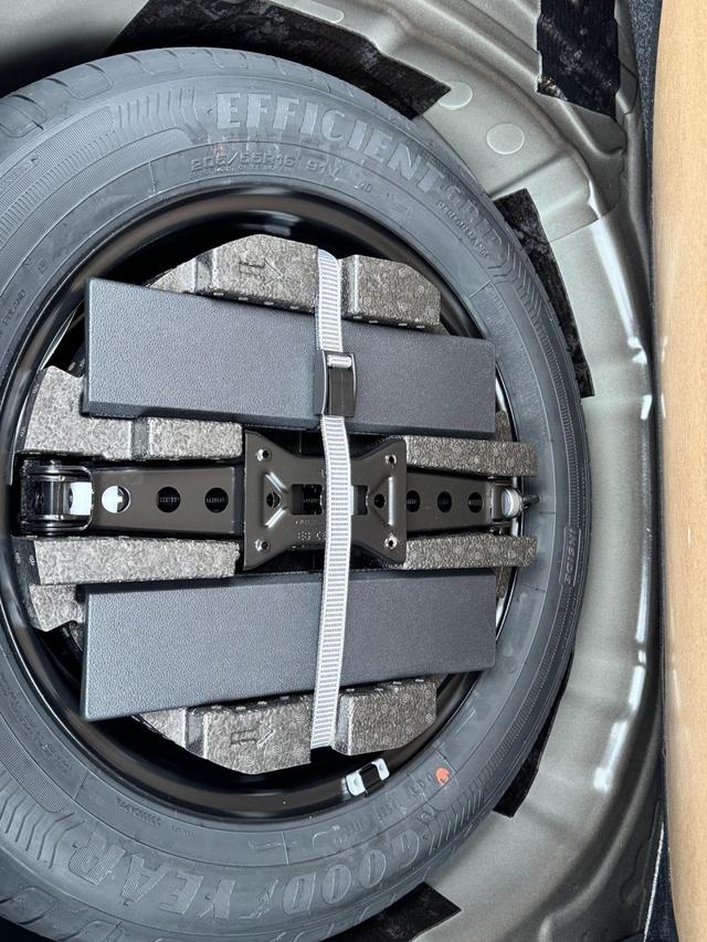 Reimport Skoda Kamiq günstig kaufen Kofferraum und Notrad bilder 