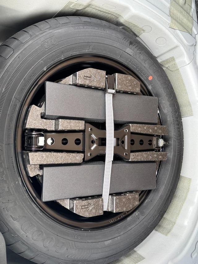 EU-Neuwagen Skoda Kamiq günstig kaufen Kofferraum und Notrad bilder