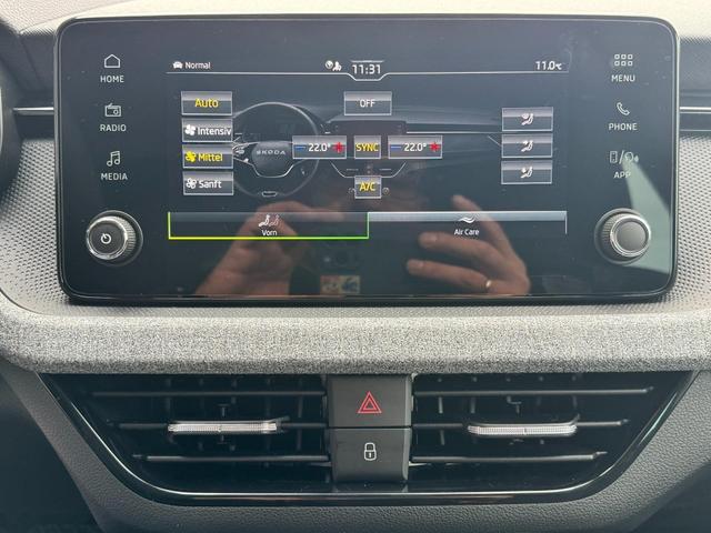 EU-Neuwagen Skoda Kamiq günstig kaufen Innenraum und multimedia bilder