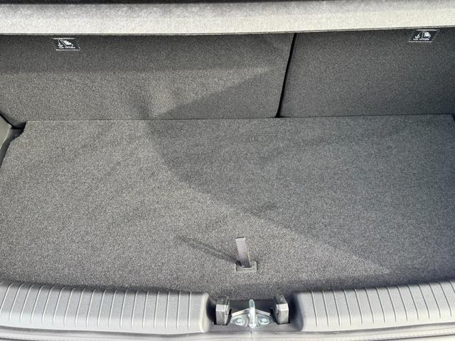  Hyundai i10 innenraum - Lenkrad - Multimedia bilder