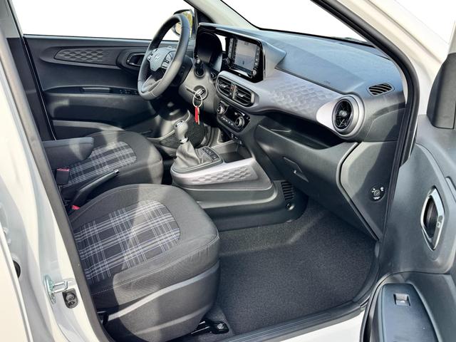  Hyundai i10 innenraum - Lenkrad - Multimedia bilder