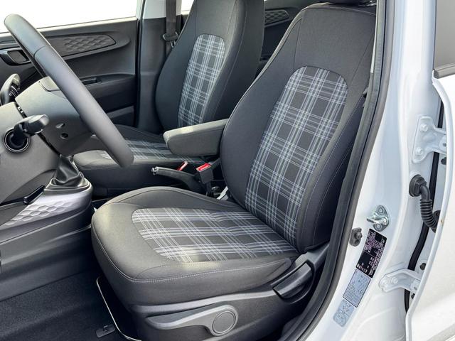  Hyundai i10 innenraum - Lenkrad - Multimedia bilder