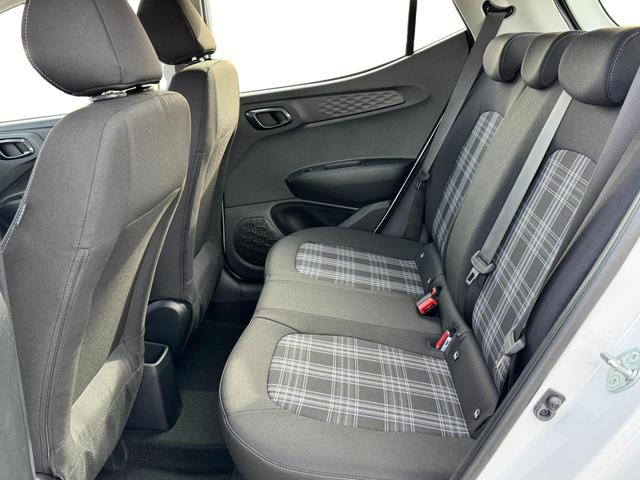  Hyundai i10 innenraum - Lenkrad - Multimedia bilder