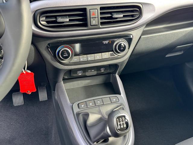  Hyundai i10 innenraum - Lenkrad - Multimedia bilder