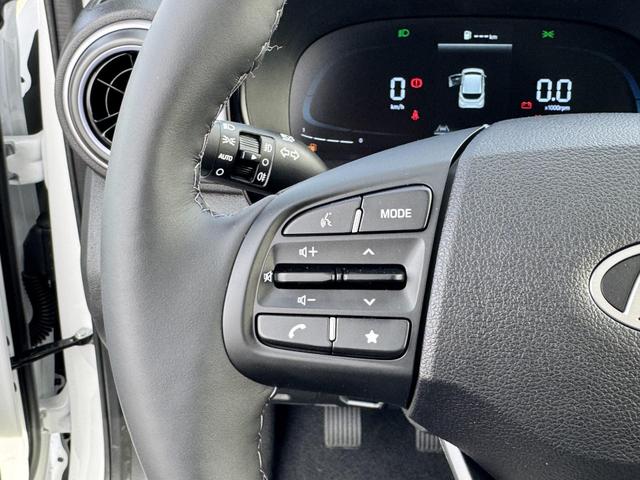  Hyundai i10 innenraum - Lenkrad - Multimedia bilder