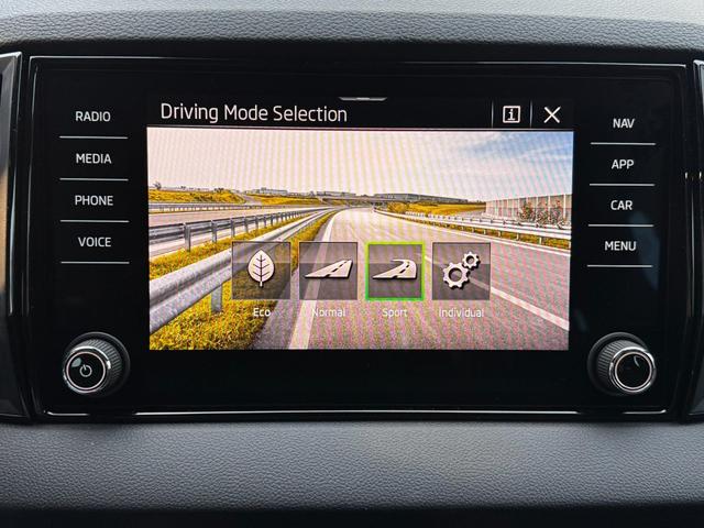 Skoda Karoq 1,5 TSI DSG Sportline Innenraum, ahk bilder