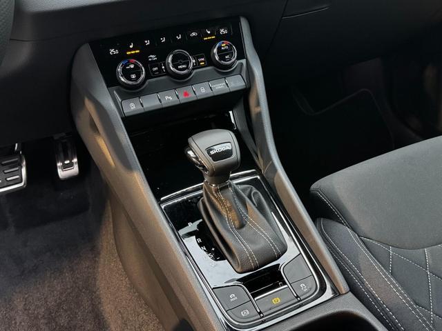 Skoda Karoq 1,5 TSI DSG Sportline Innenraum, ahk bilder