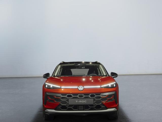 Volkswagen T-Roc 1,5 eTSI DSG LIFE LED Plus Anh&auml;ngerkupplung Navi Sitzheizung beheiztes Lenkrad 17 Zoll Alu 5J Garantie 