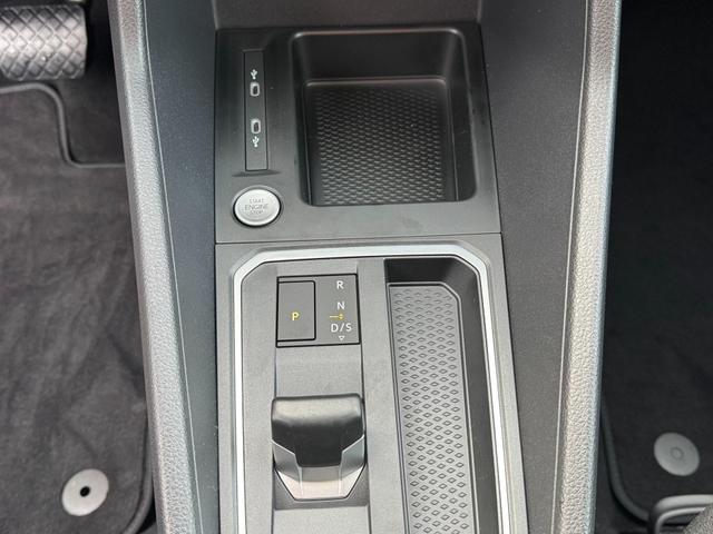  Ford Grand Tourneo Titanium