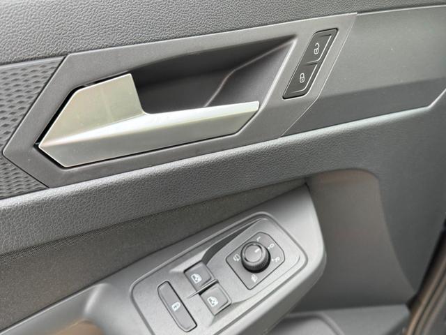  Ford Grand Tourneo Titanium