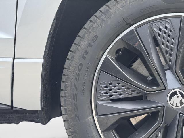 Neue Skoda Karoq 2,0 TSI 4x4 DSG Sportline kaufen