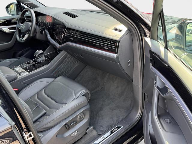 Gebraucht Volkswagen Touareg 3.0 V6 R-Line kaufen