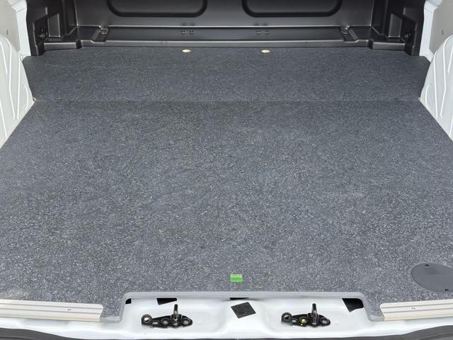 Ford Transit Custom mit holz bodenplatte