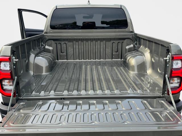 Reimport Toyota Hilux INVINCIBLE Double Cab 2.8 D-4D 4x4 kaufen