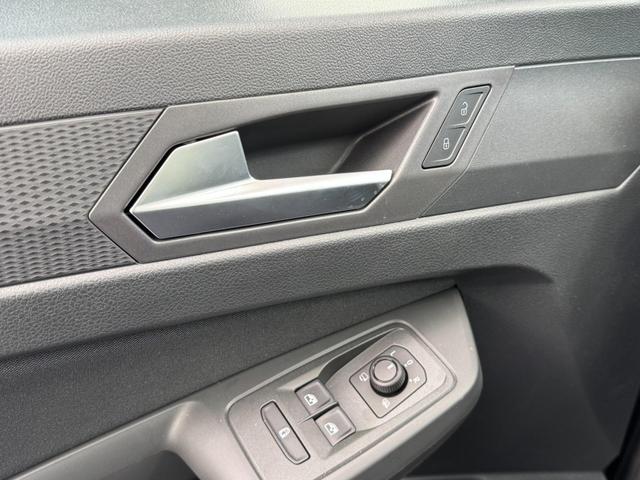 Ford Grand Tourneo Titanium 1,5 L2 7 Sitzer Klimaautomatik Anh&auml;ngerkupplung Sitzheizung Einparkhilfe Kamera 17 Zoll Leichtmetall ACC 