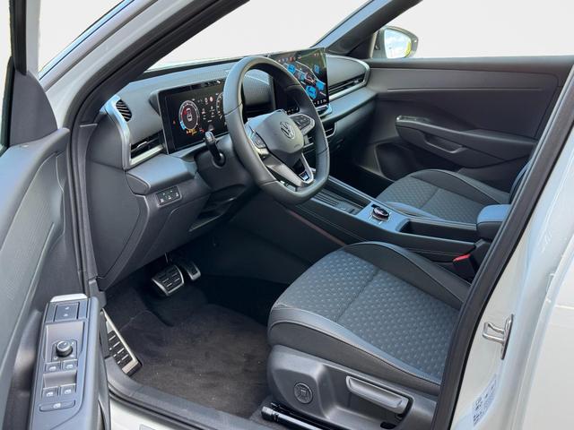 EU-Neuwagen Volkswagen T-Roc 1,5 eTSI DSG R-Line kaifen