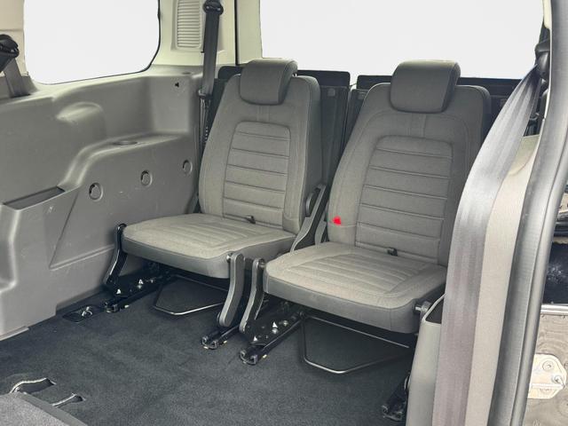 Gebraucht Ford Grand Tourneo 1,5 TDCI AT Titanium kaufen