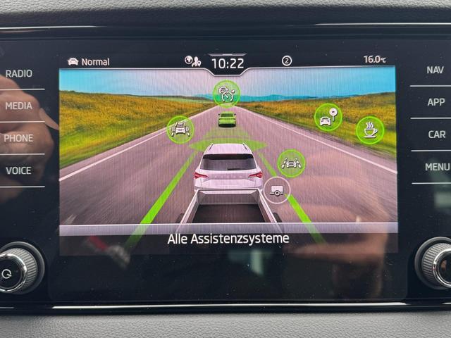 Skoda Karoq Extra Plus 2,0 TDI DSG 2Zoklima 2xEinparkhilfe AHK Kamera Sitzheizung beheiztes Lenkrad 