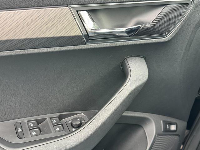 Skoda Karoq Extra Plus 2,0 TDI DSG 2Zoklima 2xEinparkhilfe AHK Kamera Sitzheizung beheiztes Lenkrad 
