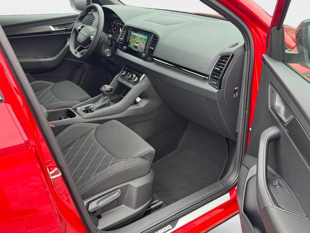 Skoda Karoq Sportline 1,5 TSI DSG 2ZKlimaautomatik Canton Anh&auml;ngerkupplung Totewinkel Assistent 2 x Einparkhilfe Kamera 19 Zoll Felgen adaptiver Tempomat 5J Garantie 